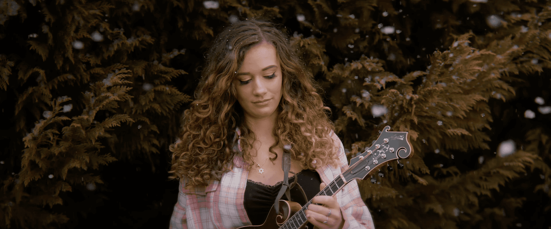 The Pros and Cons of Drinking Caffeine Before You Sing